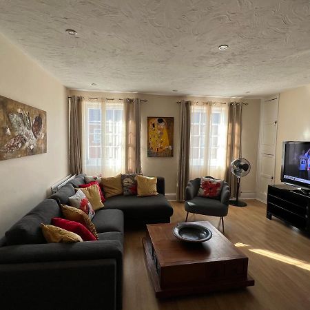 Stay In Yeovil Town Centre, Large 2 Bd Apt With Parking, Sleeps 4 Extérieur photo