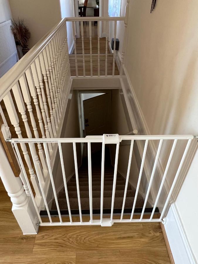 Stay In Yeovil Town Centre, Large 2 Bd Apt With Parking, Sleeps 4 Extérieur photo