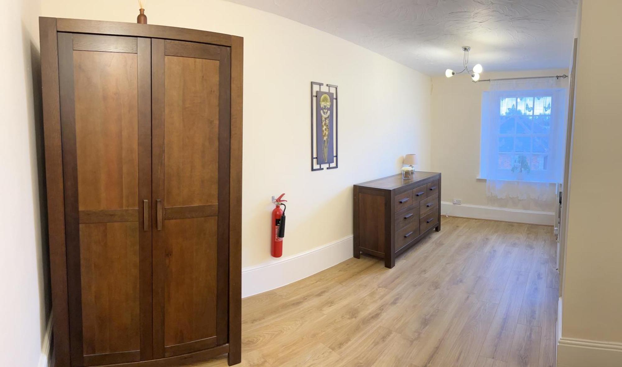 Stay In Yeovil Town Centre, Large 2 Bd Apt With Parking, Sleeps 4 Extérieur photo