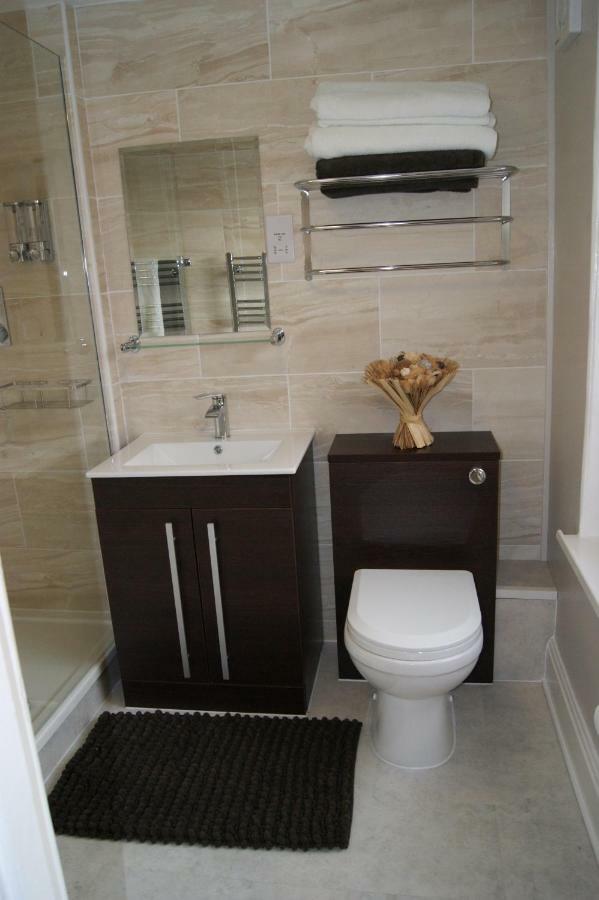 Stay In Yeovil Town Centre, Large 2 Bd Apt With Parking, Sleeps 4 Extérieur photo