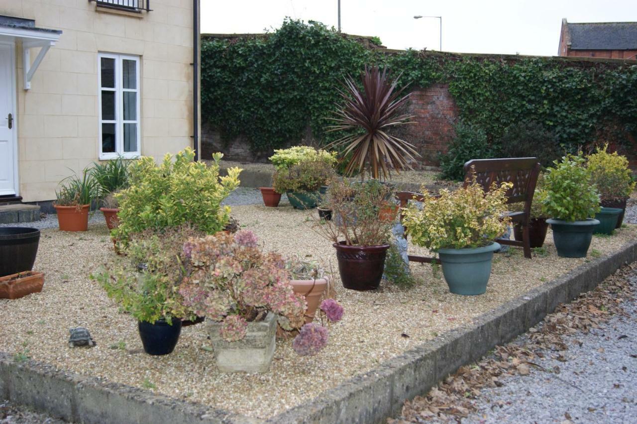 Stay In Yeovil Town Centre, Large 2 Bd Apt With Parking, Sleeps 4 Extérieur photo